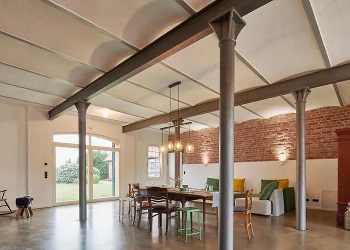 Re~Barn - Modern Country Stay