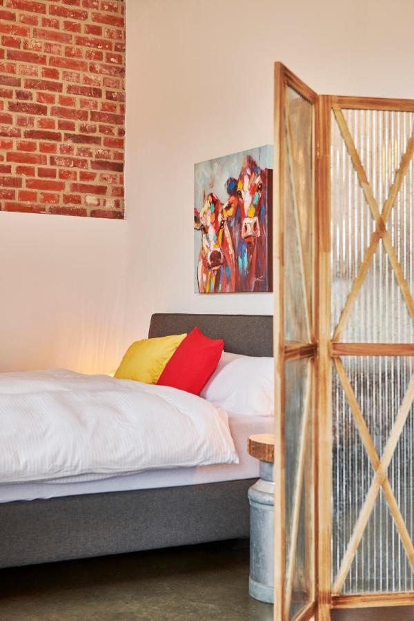 Apartment Re~barn - Modern Country